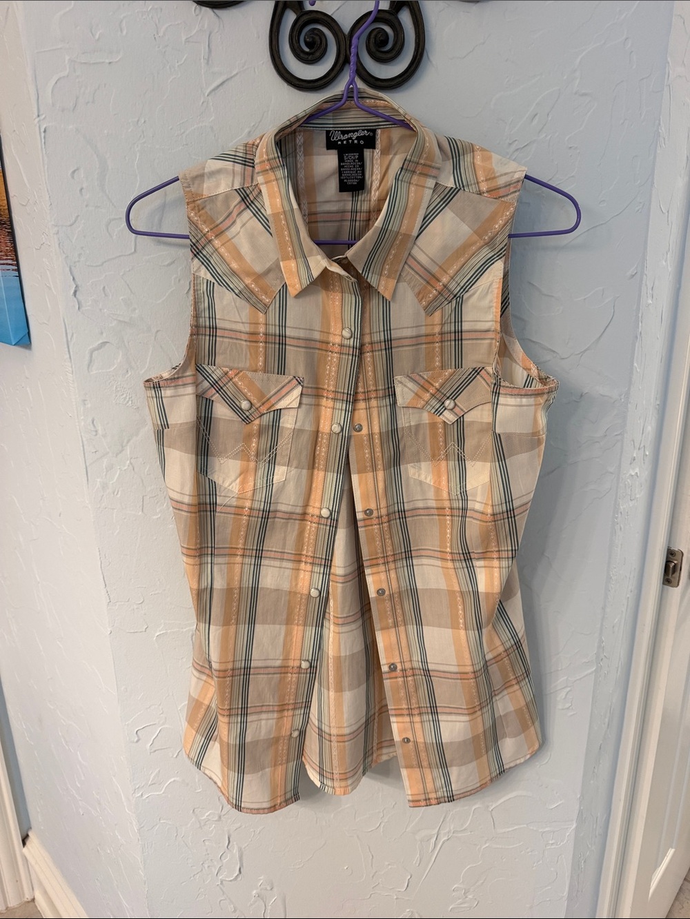 Wrangler Women's Plaid Sleeveless Button-Down Shirt - Peach & Beige